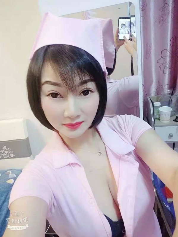 服务系三通大奶少妇